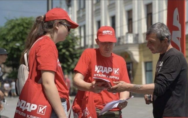 "Удар" Кличко провел масштабную акцию ко Дню Конституции