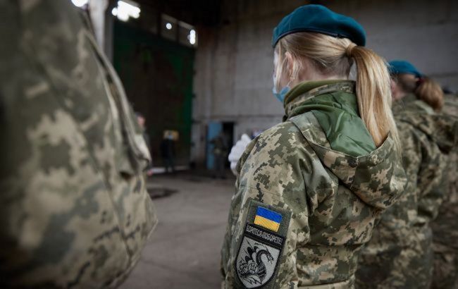 Військовий облік для жінок хочуть зробити добровільним: у Раду внесли законопроект