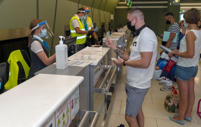 Прикордонники пояснили, чому українських туристів пустили на літак до Греції