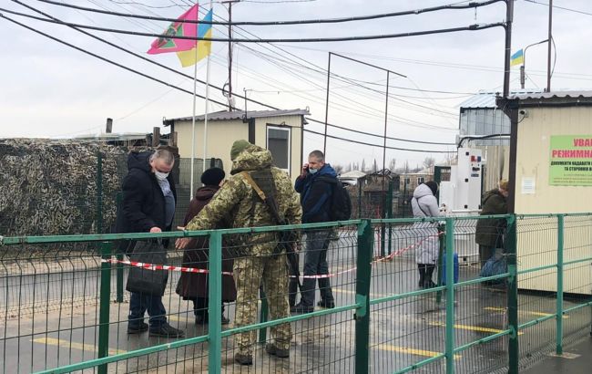Пенсионеров не выпустят. Оккупанты ужесточили меры на КПВВ возле Станицы Луганской