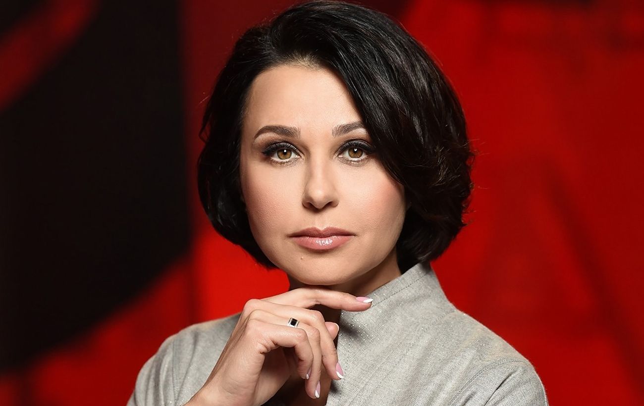 Yigitlar bir shishani mast jojaning mushukiga surishadi.