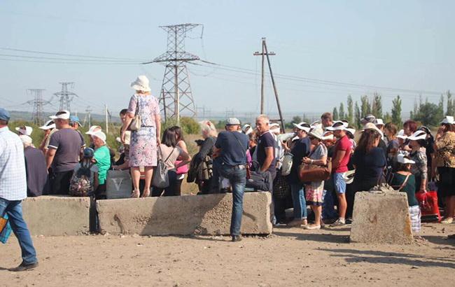 КПВВ "Майорське" на Донбасі припиняв роботу через акції протесту