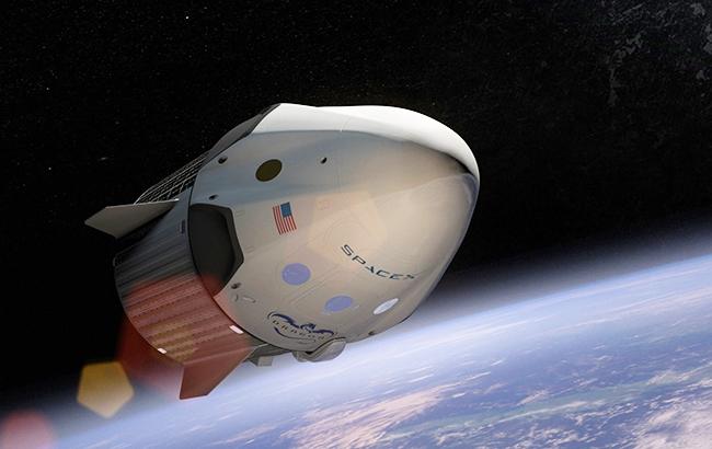 Маск анонсував перший запуск ракети важкого класу Falcon Heavy