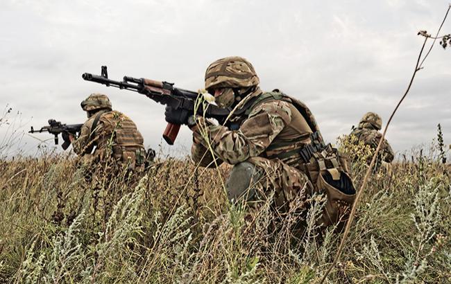 Боевики на Донбассе продолжают обстрелы украинских позиций, - штаб АТО