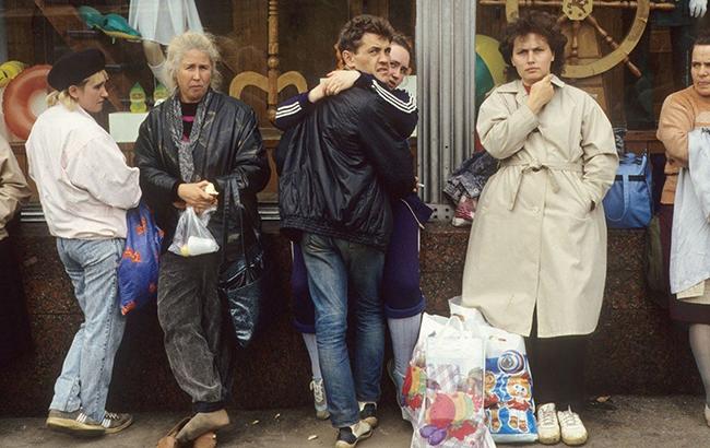 Діти з сигаретами і молодь: фотограф показав суворе життя росіян після СРСР