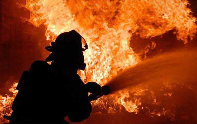 У Львівській області виникла пожежа поблизу нафтовидобувної вишки