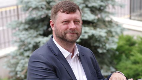 "Слуга народа" пока не определилась с представителем Рады в КСУ