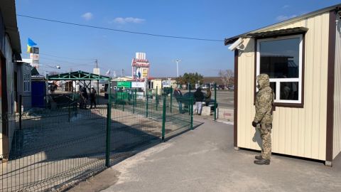 Боевики обстреляли ж/д станцию в Станице Луганской. Поселок частично без света