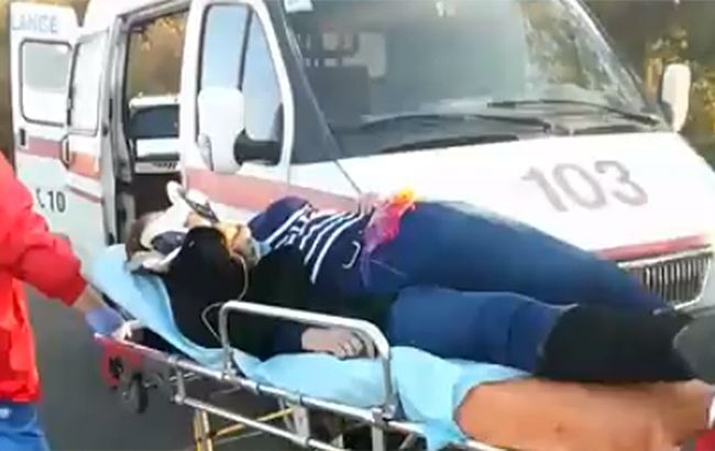 У лікарні померла жінка, яка випала з переповненої маршрутки в Одеській області