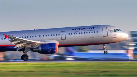 В российском аэропорту столкнулись два самолета