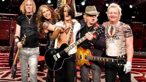 Американская рок-группа отменила концерты из-за болезни вокалиста