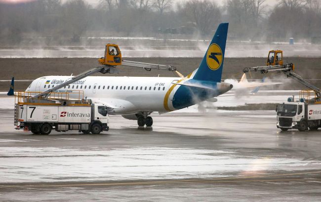 В Україні через снігопади не працюють два аеропорти