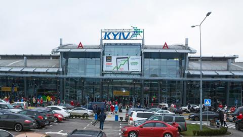 Действия силовиков могут спровоцировать аварию в аэропорту "Киев", - заявление