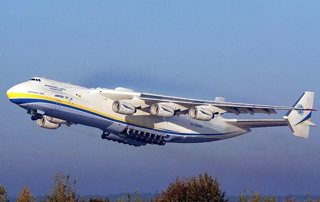 "Что за бред?": сеть поразило видео посадки украинского гиганта "Мрия"