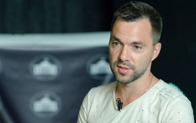 Кравчук до конца года не будет участвовать в переговорах ТКГ, - Арестович