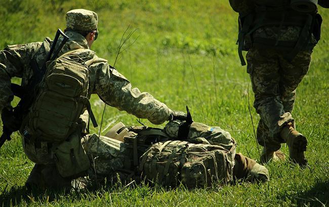 "Нанес пять ударов": в Запорожье лейтенант с топором в руке проверял знания солдата по истории Украины