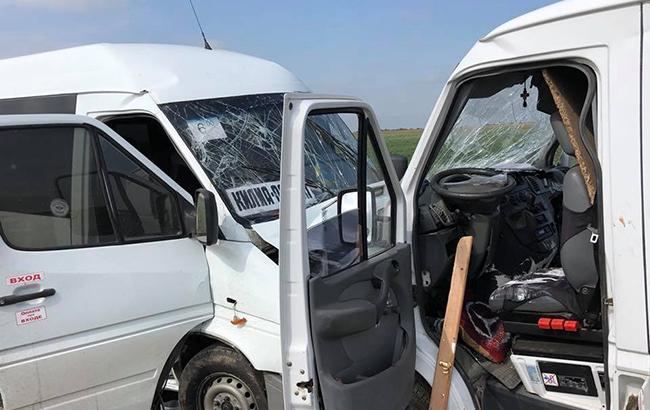 В Одеській області зіткнулись маршрутка та вантажівка, одна людина загинула і ще 9 травмовані