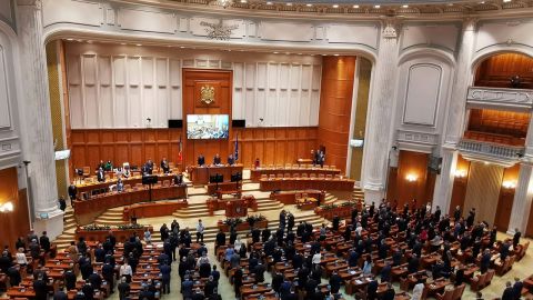 Парламент Румынии утвердил новое правительство