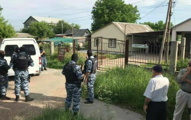 В окупованому Криму після обшуків затримали 8 осіб