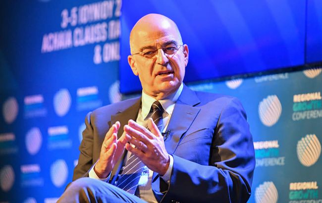 Глава МИД Греции лично сопроводит гуманитарную миссию в Мариуполь