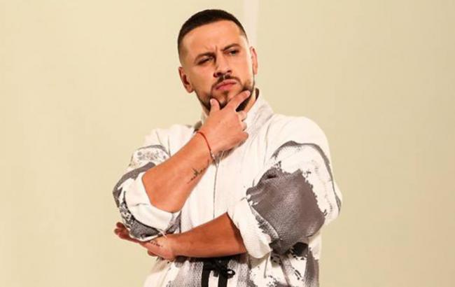 &quot;Вертолеты ловит&quot;: MONATIK cнялся в новогодней пародии &quot;Квартала 95&quot; на собственный хит (видео)