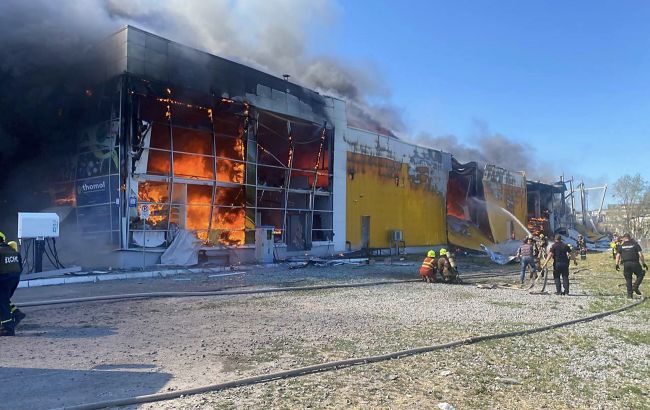 СБУ почала розслідувати ракетний обстріл Кременчука