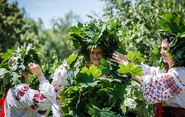 Сухо и солнечно: синоптики рассказали украинцам о погоде на Троицу