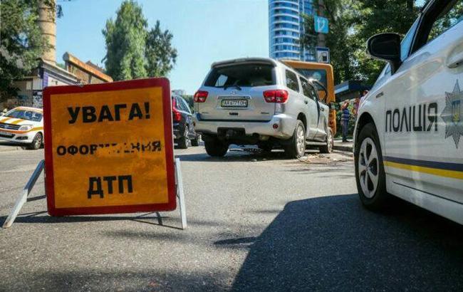 У Києві позашляховик протаранив маршрутку з пасажирами (фото)