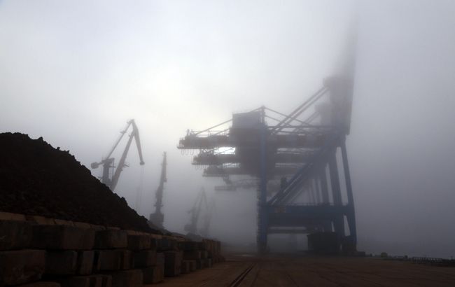 Работа семи морских портов Украины ограничена из-за тумана