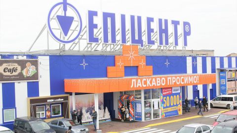 У Мелітополі відкрився "Епіцентр", але люди незадоволені: про карантин не чули, головне - знижки