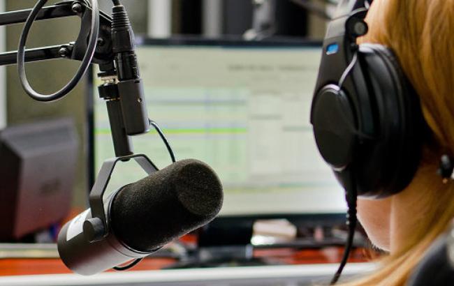 Радіостанції перевиконують квоту україномовних пісень на 24%, - Порошенко