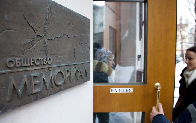 Вивчав репресії СРСР. Верховний суд РФ ліквідував "Меморіал": у чому звинувачують організацію