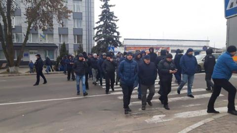 У Рівному власники "євроблях" блокували митницю, сталася сутичка з поліцією