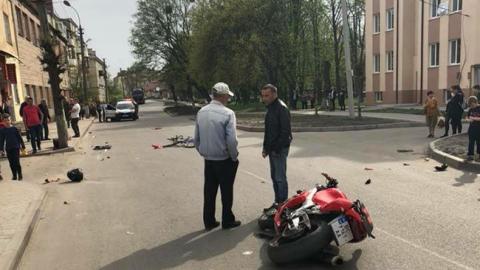 У Львівській області мотоцикліст в'їхав у натовп людей, 5 постраждалих