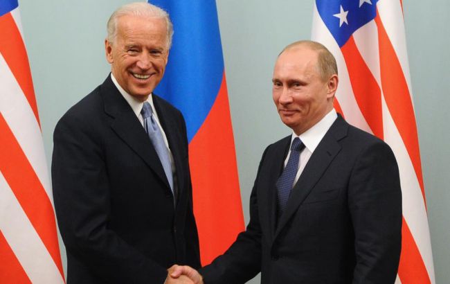 Росія на тлі загострення у відносинах з США готує розмову Путіна з Байденом