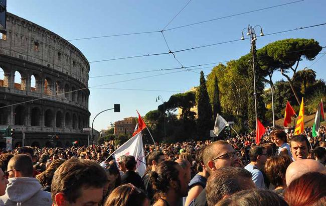 Профспілки Італії влаштували страйк, вимагаючи знизити пенсійний вік