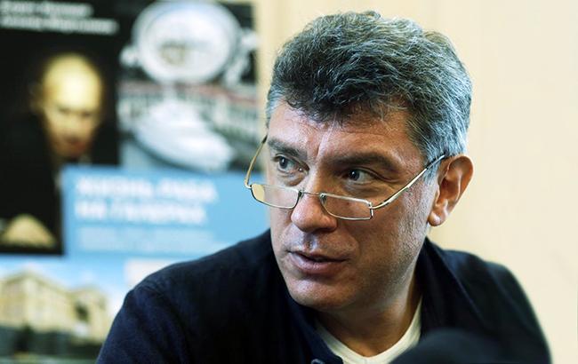 В Москве неизвестные сорвали мемориальную доску Борису Немцову