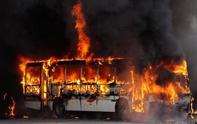В Казахстане во время движения загорелся автобус, более 50 погибших