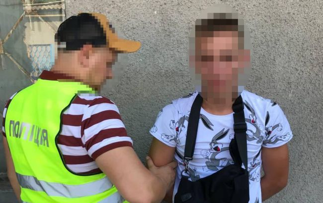 У Києві затримали "валютних" шахраїв, які під час втечі скоїли наїзд на поліцейського