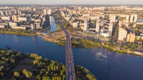 Стан мосту Патона показали на фото: "розсипається на очах"