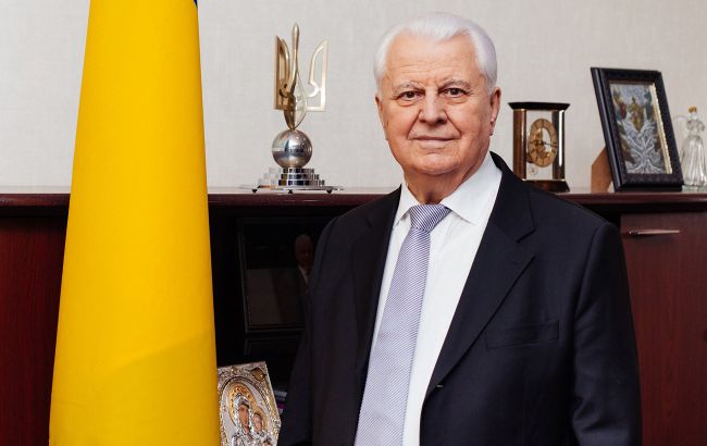 Гравці "Динамо" вшанували пам&rsquo;ять Леоніда Кравчука на Байковому кладовищі (фото)