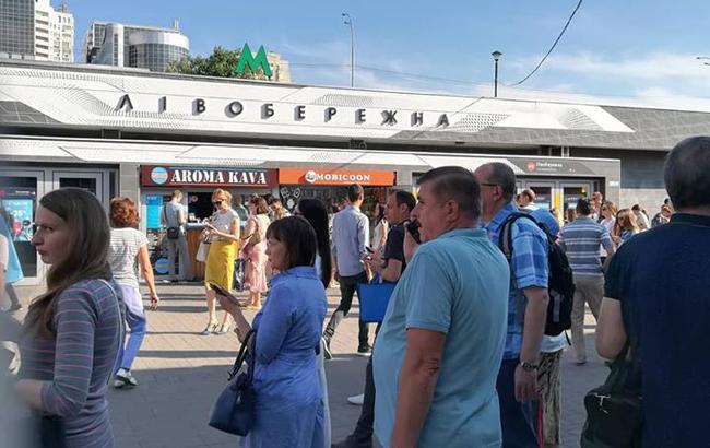 В Киеве задержали мужчину, который "минировал" станцию метро "Левобережная"