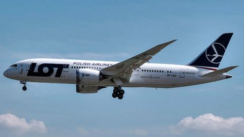 Польська LOT почала літати в Сімферопольському районі під відповідальністю України