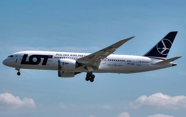 Польські авіалінії скасовують деякі рейси до Києва