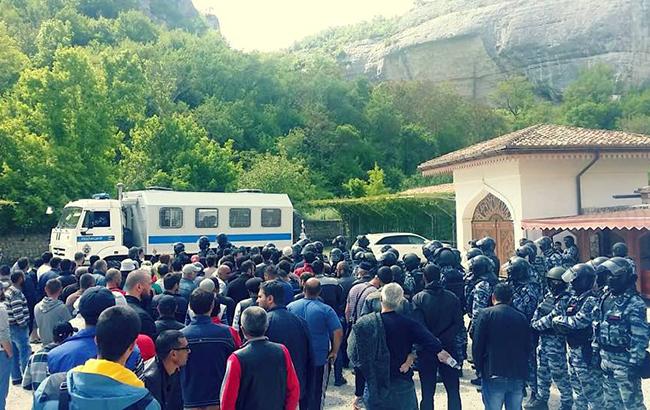 Обыски в Крыму: стали известны личности задержанных