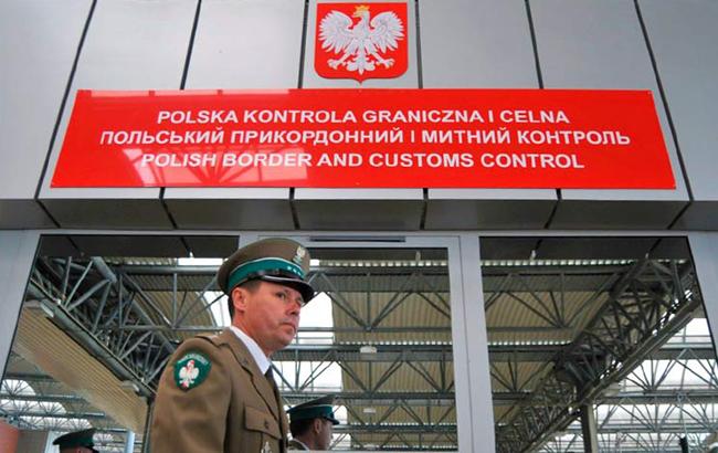 Українцям радять не їхати в Польщу на авто через черги на кордоні