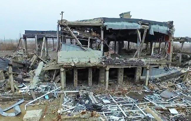 "Цените героев и мир без русского сапога": в сети показали архивные фото аэропорта в Луганске