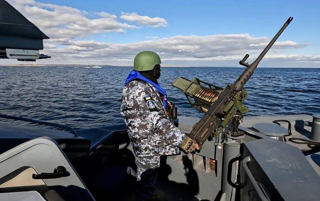 Нічна атака на Одесу. Українські військові з катера знищили три "шахеди"