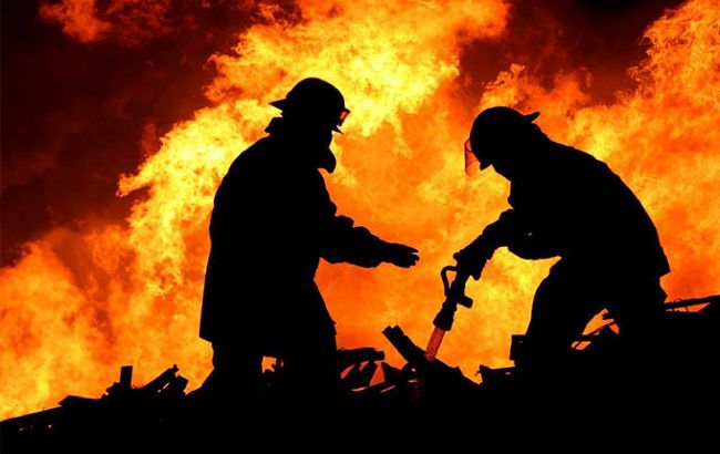 В США через вибух сталася маштабна пожежа, постраждали понад 10 рятувальників