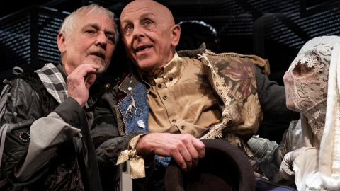 "Підвішений" квиток у театр: в Києві запустили нову ініціативу